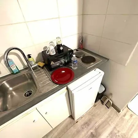 Studio Monolocale Un Letto Singolo Per Una Persona